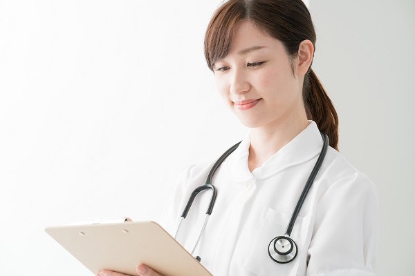 保健師になるにはどうすれば良い 最短で資格を取る方法や仕事内容を紹介 ナースときどき女子