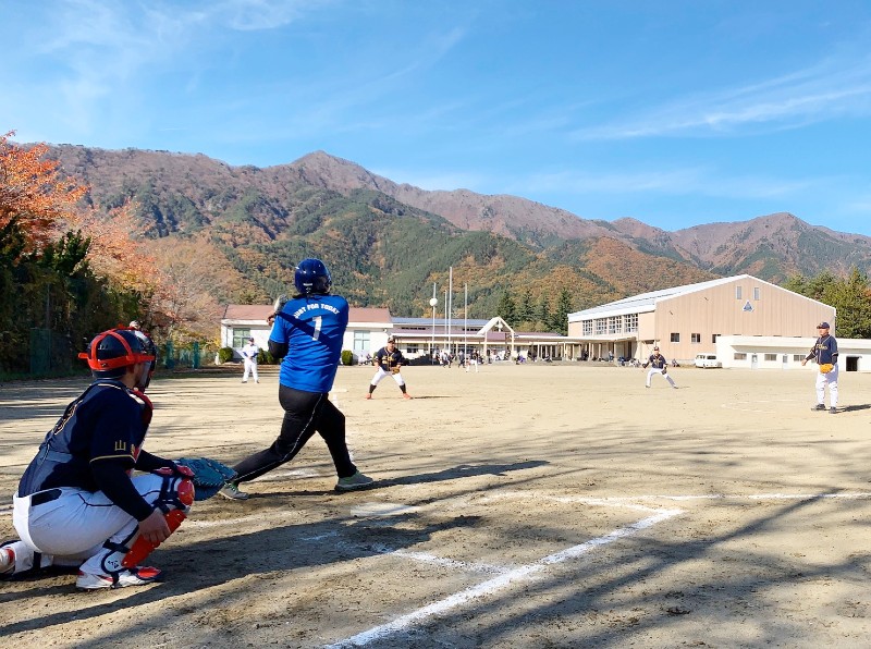 K_警察官たちと試合した時の一コマイメージ写真B.jpg
